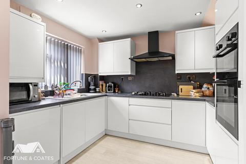 93 Peacocks, Harlow, CM19 5NZ