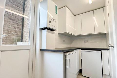 2 bedroom apartment to rent, Belmont Court, High Road, Whetstone