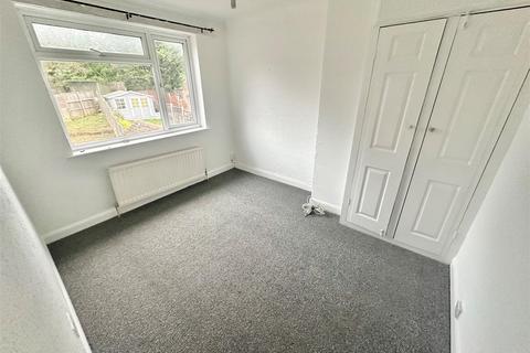 3 bedroom semi-detached house to rent, Strathmore Avenue, Luton