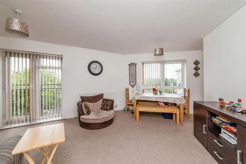 2 bedroom flat for sale, The Chase, Grays