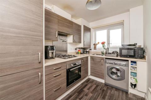 2 bedroom flat for sale, The Chase, Grays