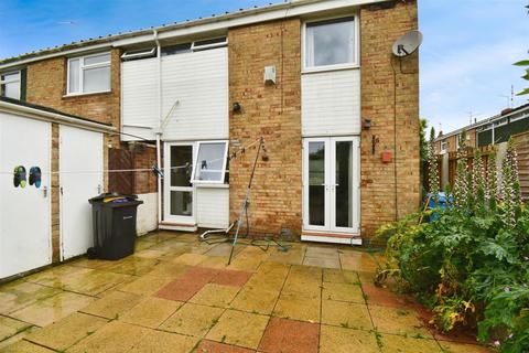 3 bedroom end of terrace house for sale, Neasden Close, Hull