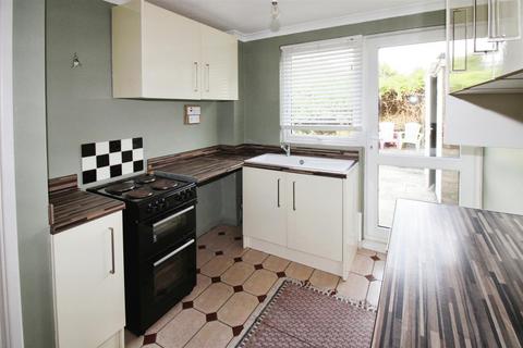 3 bedroom end of terrace house for sale, Neasden Close, Hull