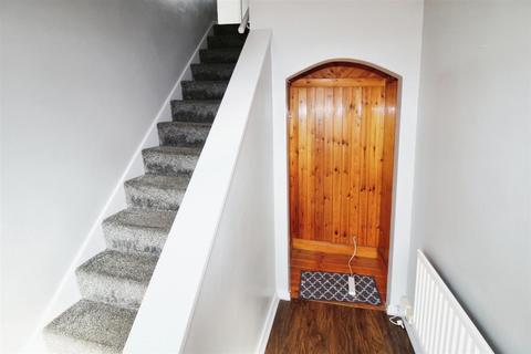 3 bedroom end of terrace house for sale, Neasden Close, Hull