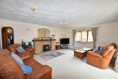 3 bedroom detached bungalow for sale, Merritts Way, Pool