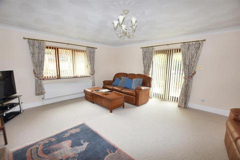 3 bedroom detached bungalow for sale, Merritts Way, Pool