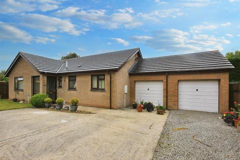 3 bedroom detached bungalow for sale, Merritts Way, Pool