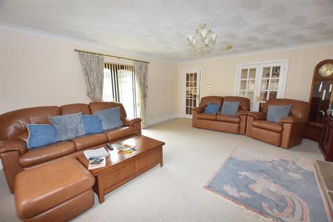 3 bedroom detached bungalow for sale, Merritts Way, Pool