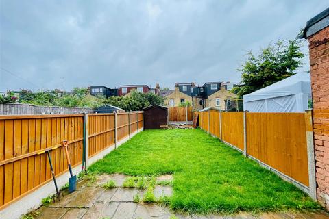 3 bedroom house for sale, Marten Road, London E17