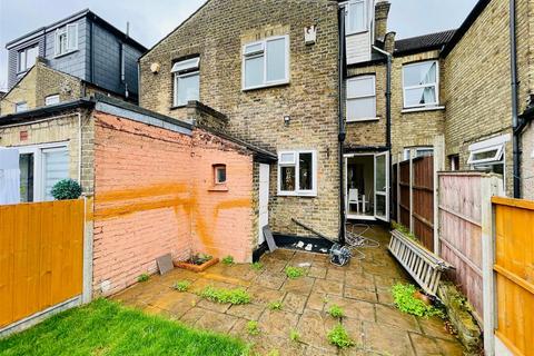 3 bedroom house for sale, Marten Road, London E17