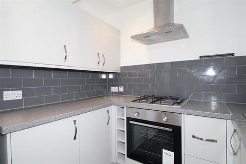 2 bedroom flat to rent, Purves Road, London NW10