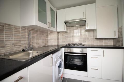 2 bedroom flat to rent, Stanley Gardens, London NW2