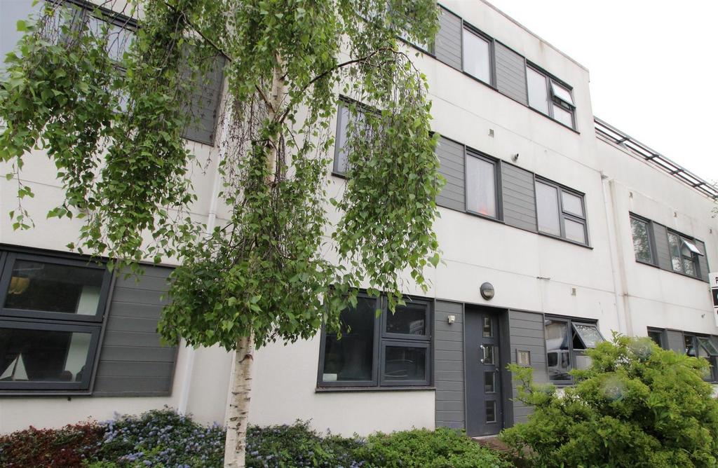 College Rd, London NW10 1 bed flat £1,863 pcm (£430 pw)