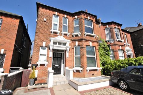 2 bedroom flat to rent, Minster Road, London NW2