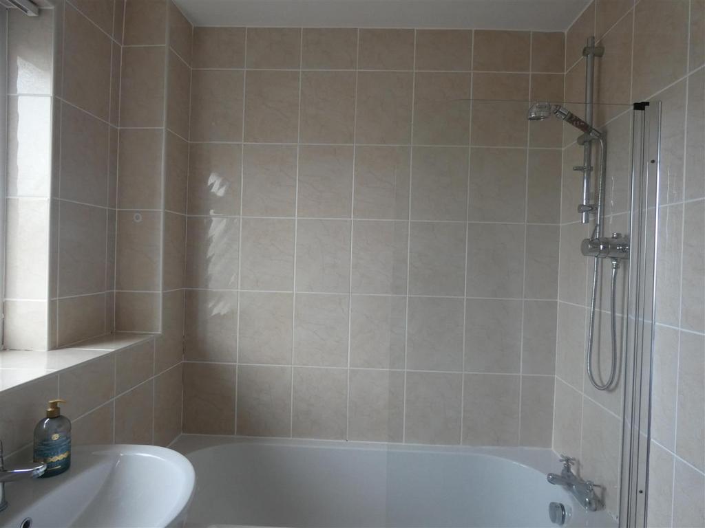 Bathroom (2).JPG