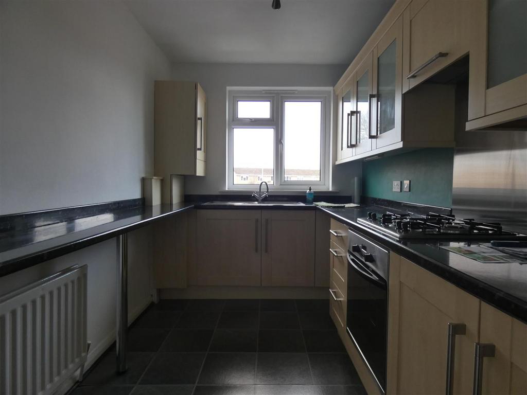 Kitchen (2).JPG