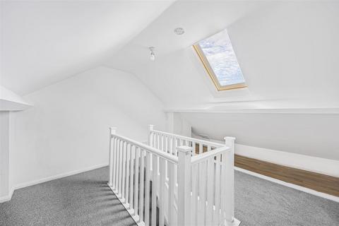 16 Brighton Road, Reading, RG6 1PS