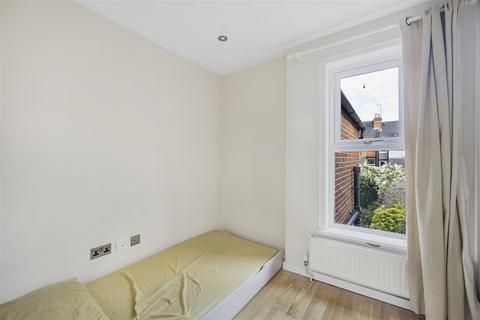 16 Brighton Road, Reading, RG6 1PS