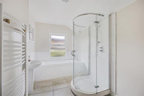 16 Brighton Road, Reading, RG6 1PS
