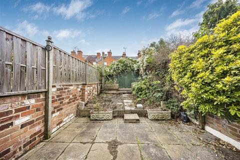 16 Brighton Road, Reading, RG6 1PS