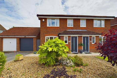 3 bedroom semi-detached house for sale, Airedale Drive, Bridlington