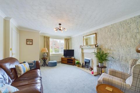 3 bedroom semi-detached house for sale, Airedale Drive, Bridlington