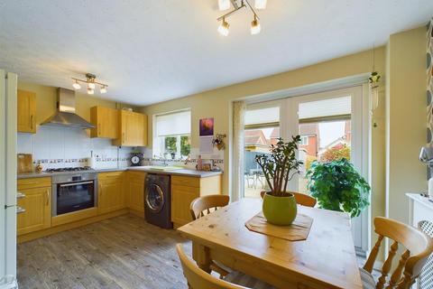 3 bedroom semi-detached house for sale, Airedale Drive, Bridlington