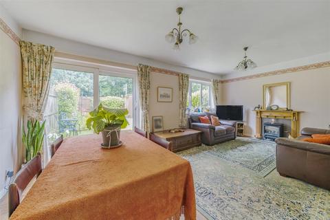14 Field Place, Liphook, GU30 7DZ