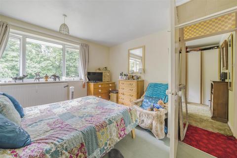 14 Field Place, Liphook, GU30 7DZ