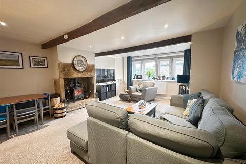 2 Lindwell, Greetland, Halifax, HX4 8HH