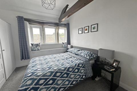 2 Lindwell, Greetland, Halifax, HX4 8HH