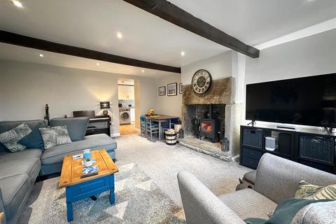 2 Lindwell, Greetland, Halifax, HX4 8HH