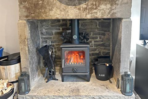 2 Lindwell, Greetland, Halifax, HX4 8HH