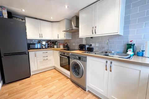2 Lindwell, Greetland, Halifax, HX4 8HH