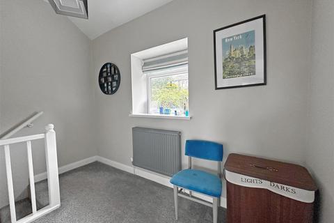 2 Lindwell, Greetland, Halifax, HX4 8HH