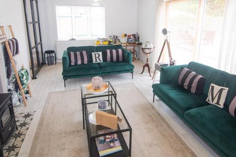 Wickobi Waltham Road, Terling, Chelmsford, CM3 2QR