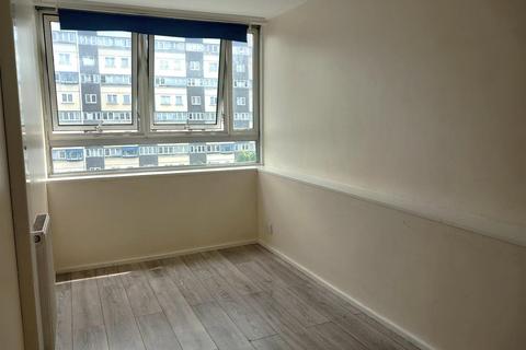 3 bedroom flat to rent, Charlotte Despard Avenue, London SW11