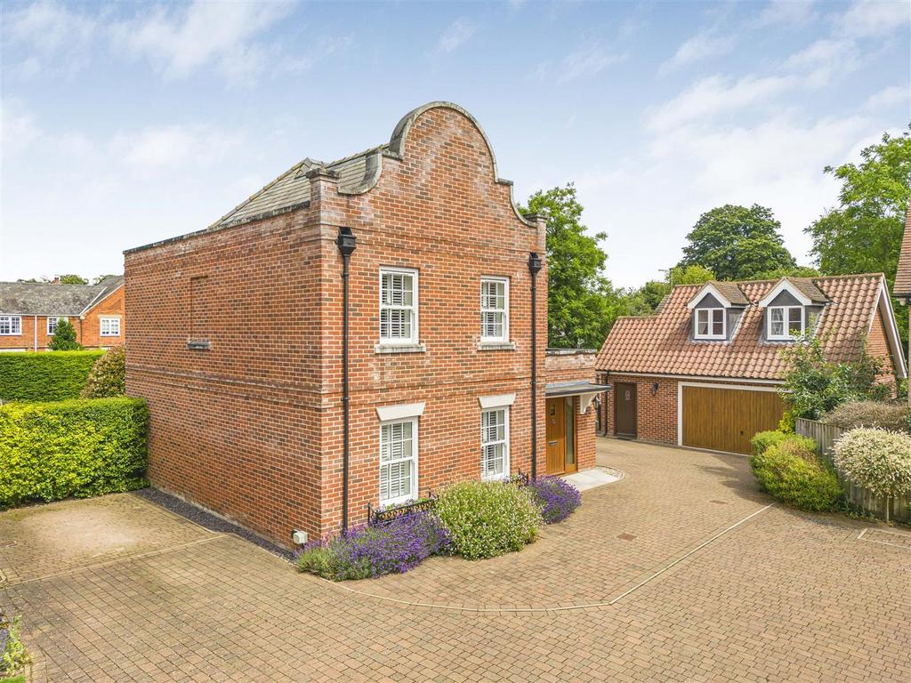Arborfield Drive, Newmarket CB8 4 bed detached house for sale £750,000