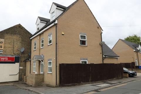 3 bedroom maisonette to rent, Meesons Court, Grays