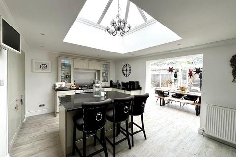 undefined, Leatherhead Road, Chessington, Surrey. KT9 2HN