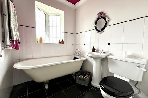 undefined, Leatherhead Road, Chessington, Surrey. KT9 2HN