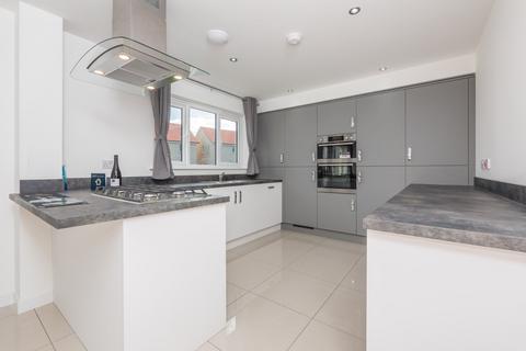 4 bedroom detached house to rent, Redcroft Road, Edinburgh, EH22