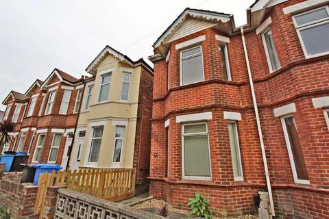 3 bedroom end of terrace house to rent, Richmond Road, Lower Parkstone