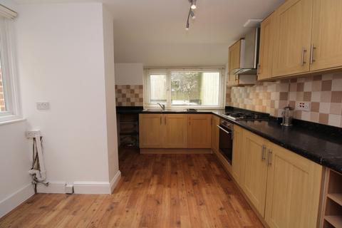 3 bedroom end of terrace house to rent, Richmond Road, Lower Parkstone