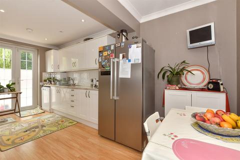 2a Monoux Grove, London, E17 5BS
