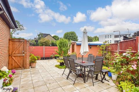 2a Monoux Grove, London, E17 5BS