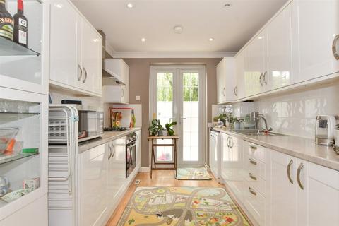 2a Monoux Grove, London, E17 5BS