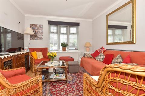 2a Monoux Grove, London, E17 5BS