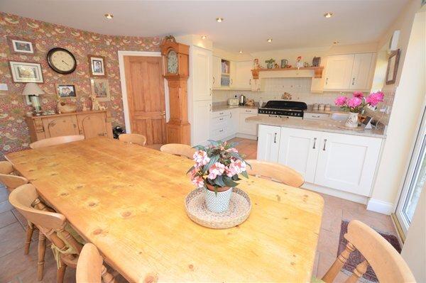 Open plan kitchen/diner