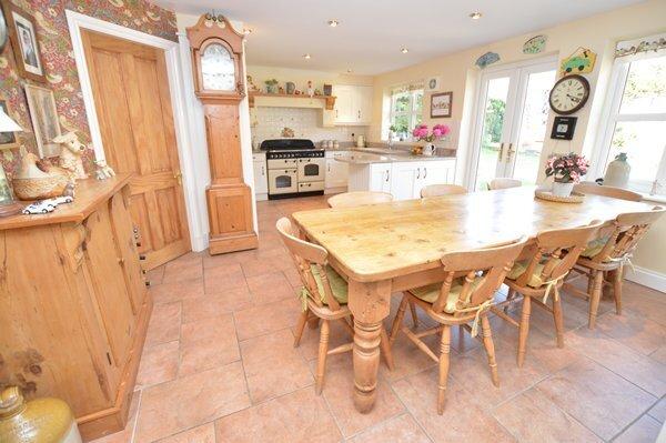 Open plan kitchen/diner